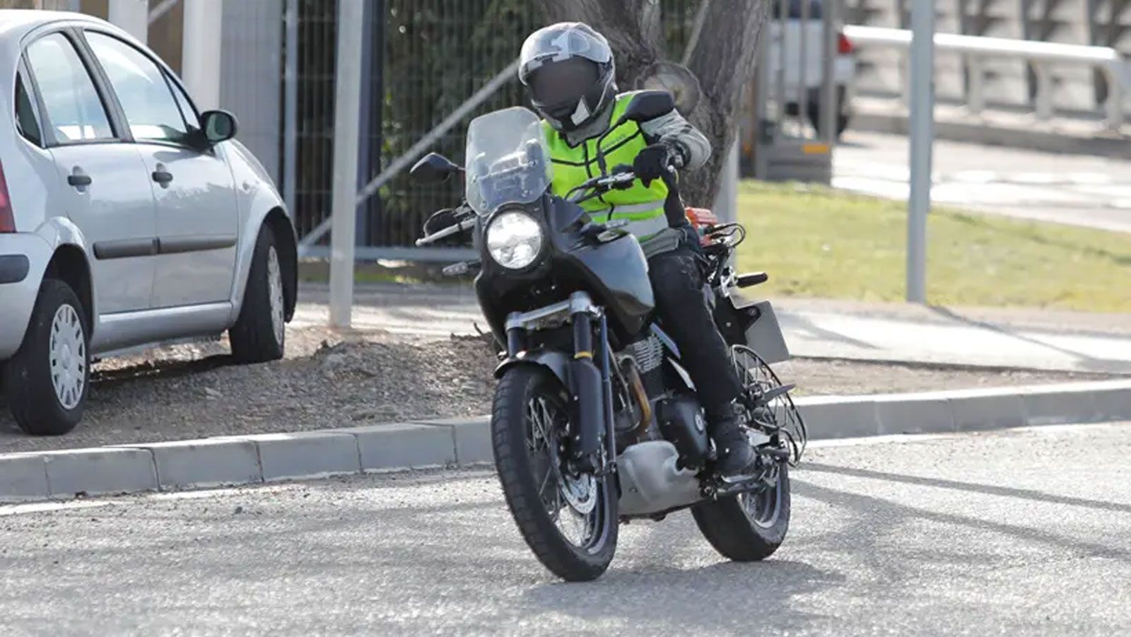  Αν και η παρουσίαση δεν έχει ακόμη επιβεβαιωθεί επίσημα, πληροφορίες από τη βρετανική αγορά αναφέρουν ότι το νέο adventure μοντέλο θα βασιστεί στον υ