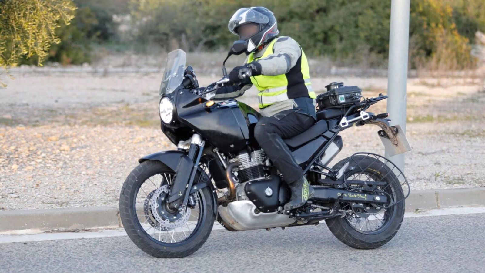 Η Royal Enfield βρίσκεται σε προχωρημένο στάδιο ανάπτυξης μιας νέας, δικύλινδρης Himalayan, που θα τοποθετηθεί πάνω από την υπάρχουσα 450.