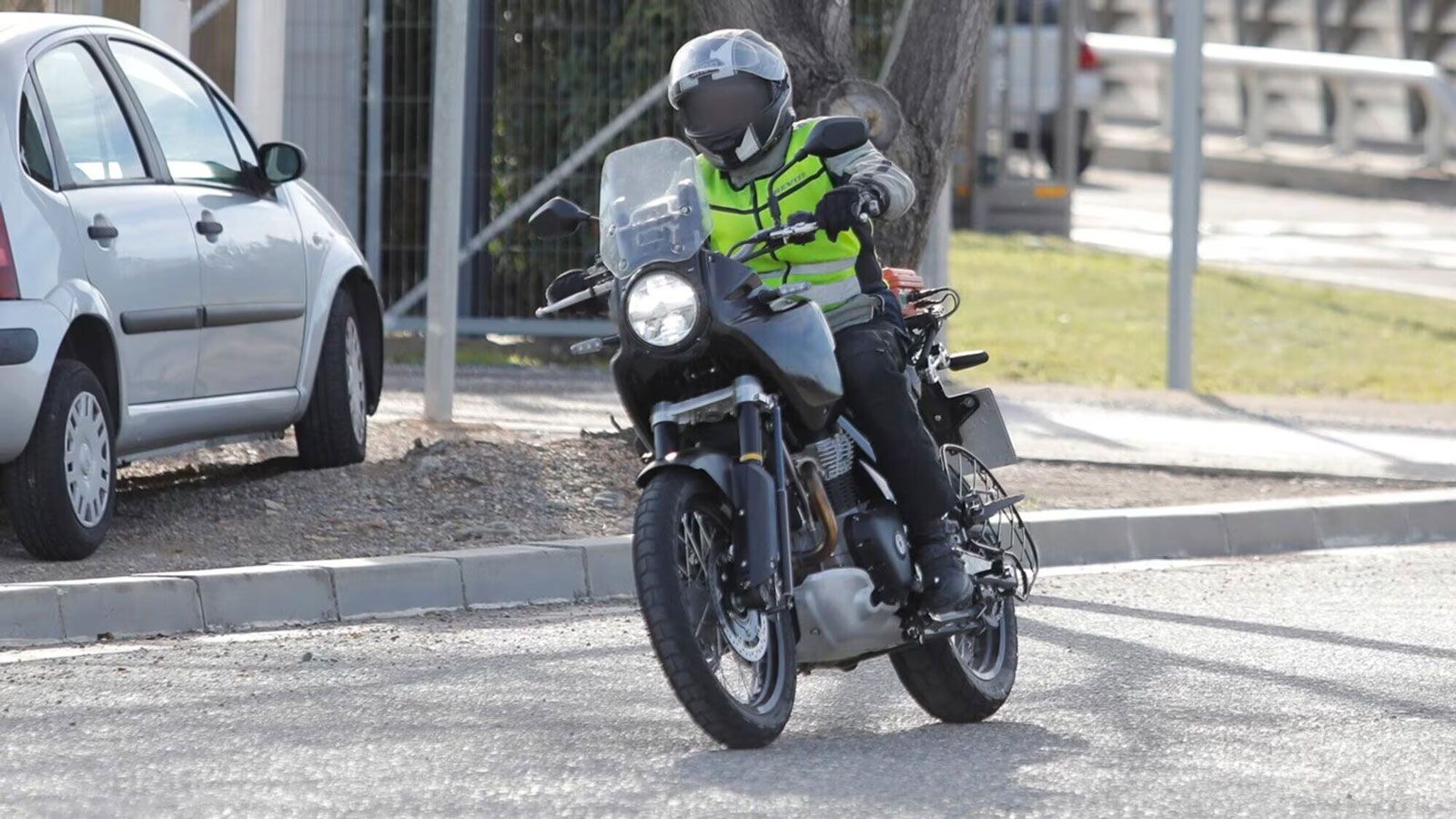 Οι πληροφορίες κάνουν λόγο για περίπου 750 κ.εκ., με ισχύ αισθητά υψηλότερη από τους 47 ίππους που προσφέρει σήμερα η πλατφόρμα των 650. Η επιλογή αυτ