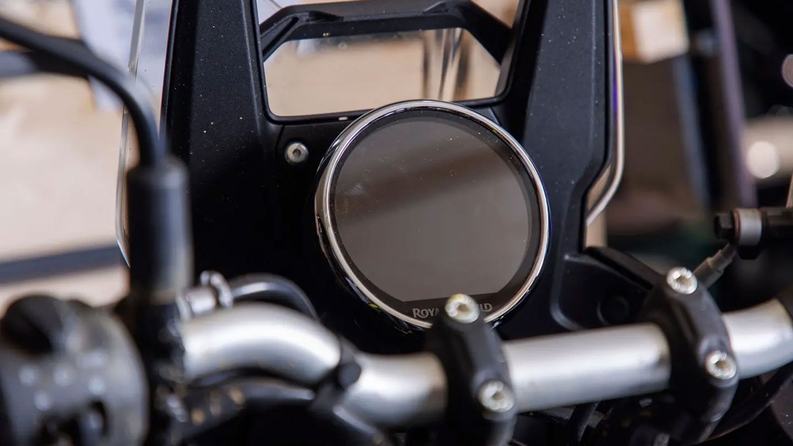 Η έλευση της Himalayan 750 σηματοδοτεί ένα σαφές άλμα στη στρατηγική της Royal Enfield: περισσότερο ταξιδιωτική δύναμη, μεγαλύτερο εύρος χρήσης και έν