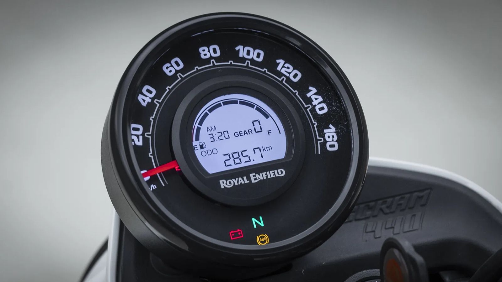 Η Royal Enfield αναβαθμίζει τη Scram με περισσότερα κυβικά και νέο κιβώτιο