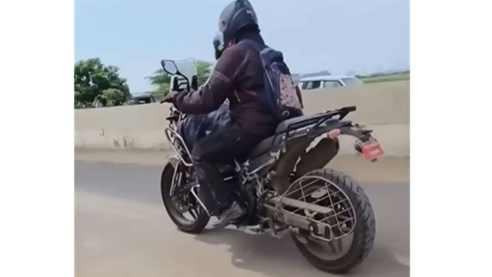 Οι νέες φωτογραφίες αποκαλύπτουν σχεδιαστικά και μηχανολογικά στοιχεία που δείχνουν πως η εξέλιξη του μοντέλου έχει φτάσει σε ώριμο στάδιο. Το ντεπόζι