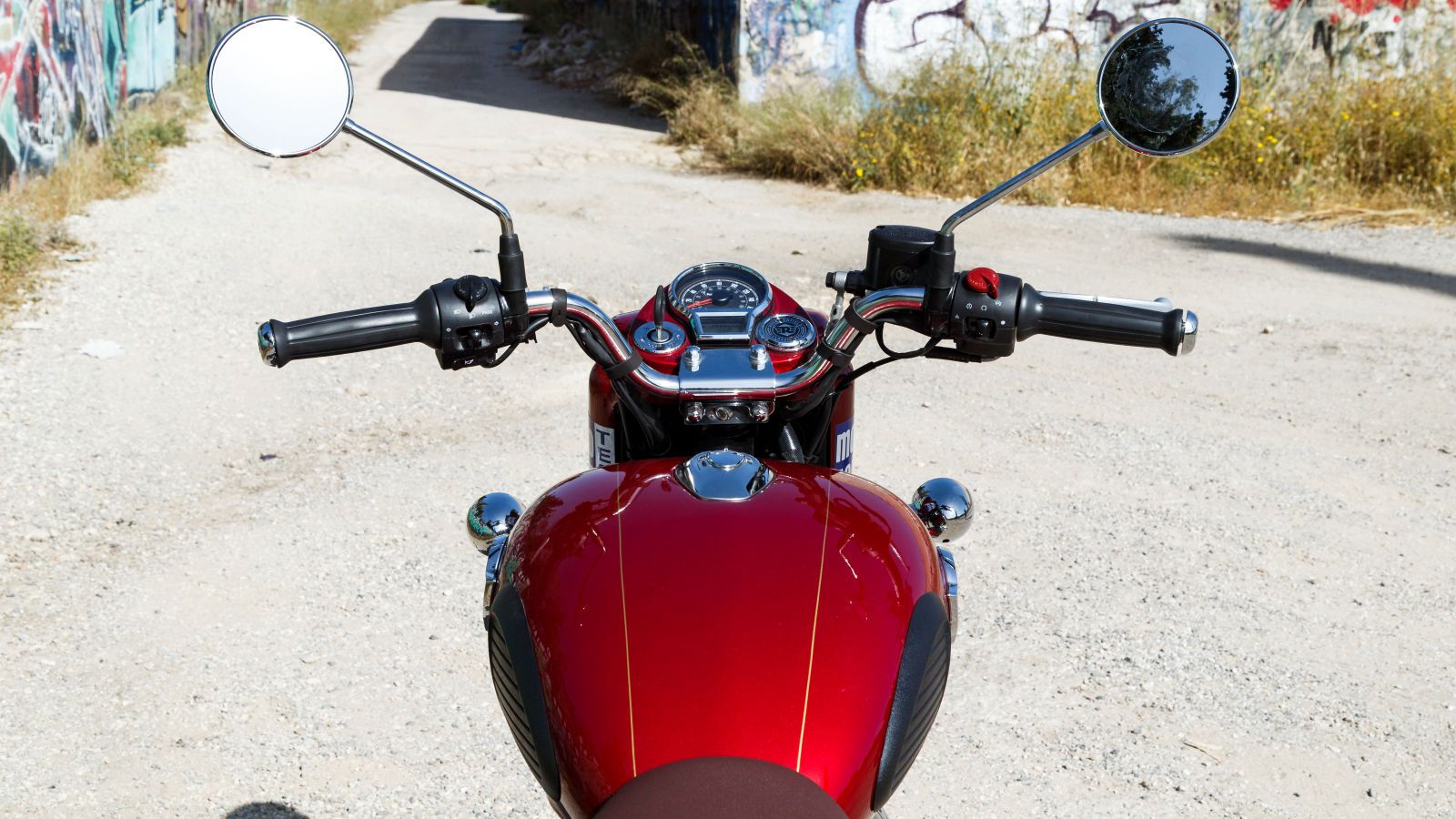 Τα χέρια πέφτουν με τόσο φυσικό τρόπο στο τιμόνι που ο έλεγχος είναι άμεσος και πλήρης