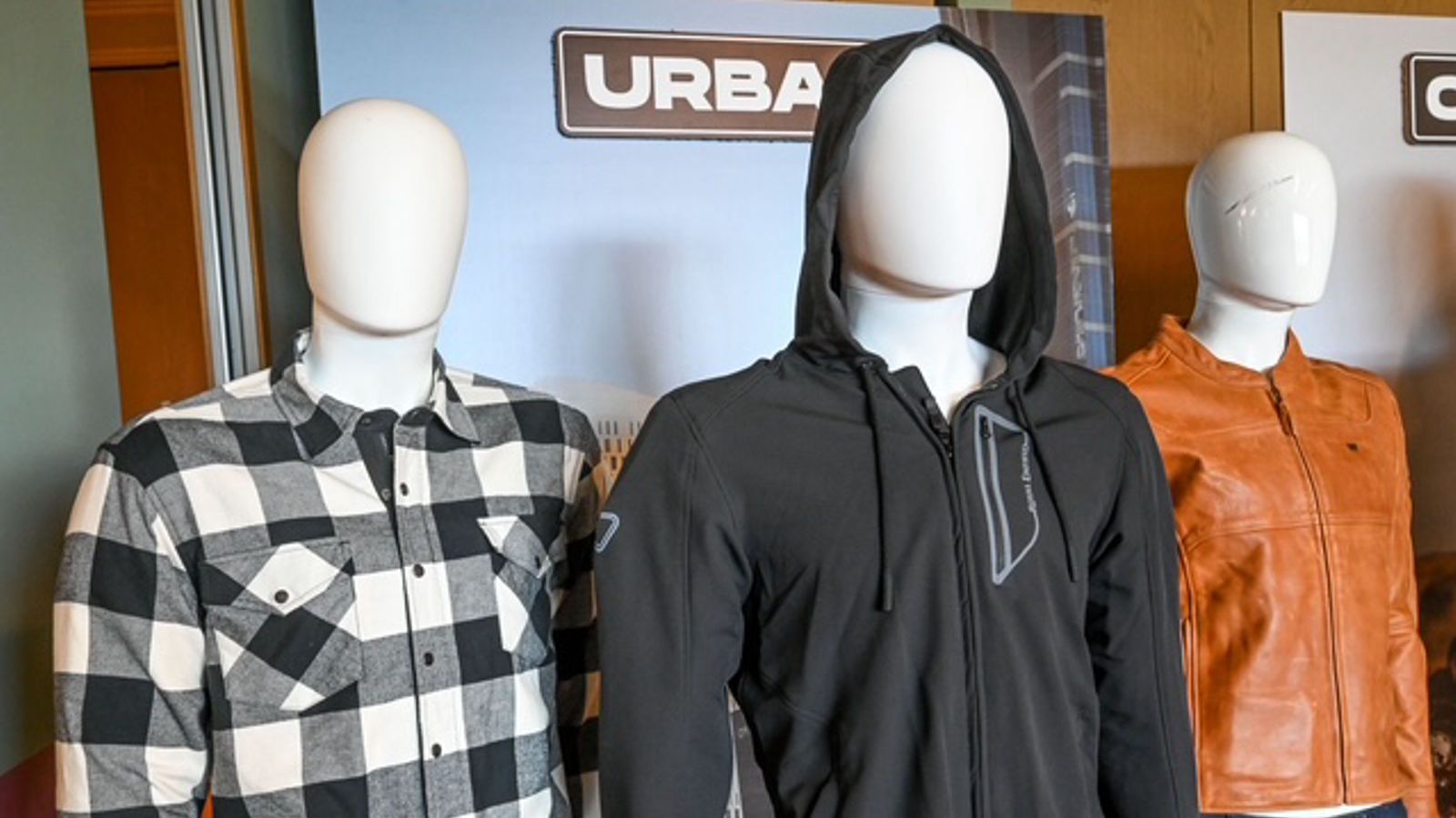 Στις 29 Ιουλίου, η Αθήνα φιλοξένησε την κεντρική Πανευρωπαϊκή παρουσίαση της νέας γκάμας εξοπλισμού αναβάτη και lifestyle προϊόντων της Royal Enfield,