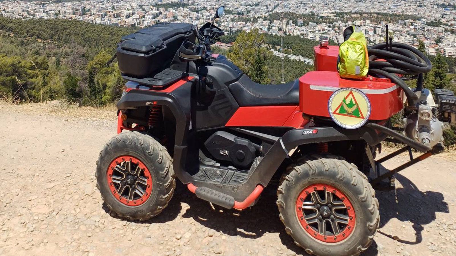 Στο πλαίσιο της στήριξης, ο Όμιλος Σαρακάκη παραχωρεί για άλλη μια χρονιά στο ΣΕΠΠΒΑΤΥ ένα ATV Segway Snarler AT6L, ειδικά διαμορφωμένο για πυροσβεστι