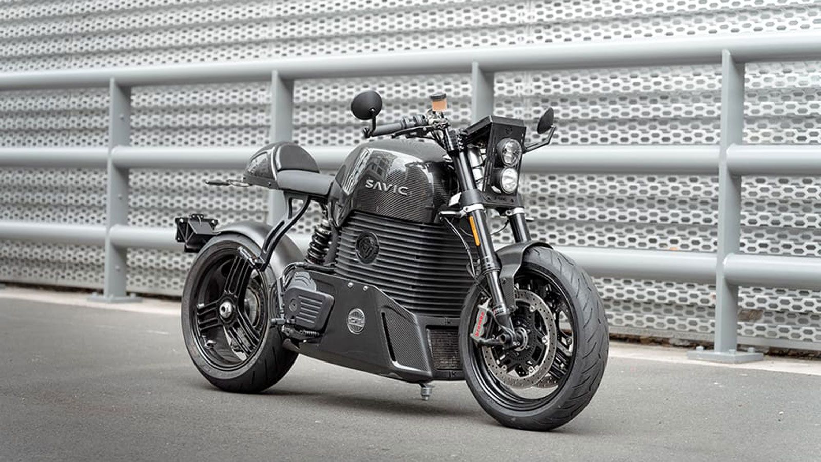  Στο τελικό στάδιο πριν την παραγωγή, η μοτοσυκλέτα δέχθηκε πλήρη επανασχεδίαση στις αναρτήσεις, ενώ ο πρώην αγωνιζόμενος και σύμβουλος εξέλιξης Jed M