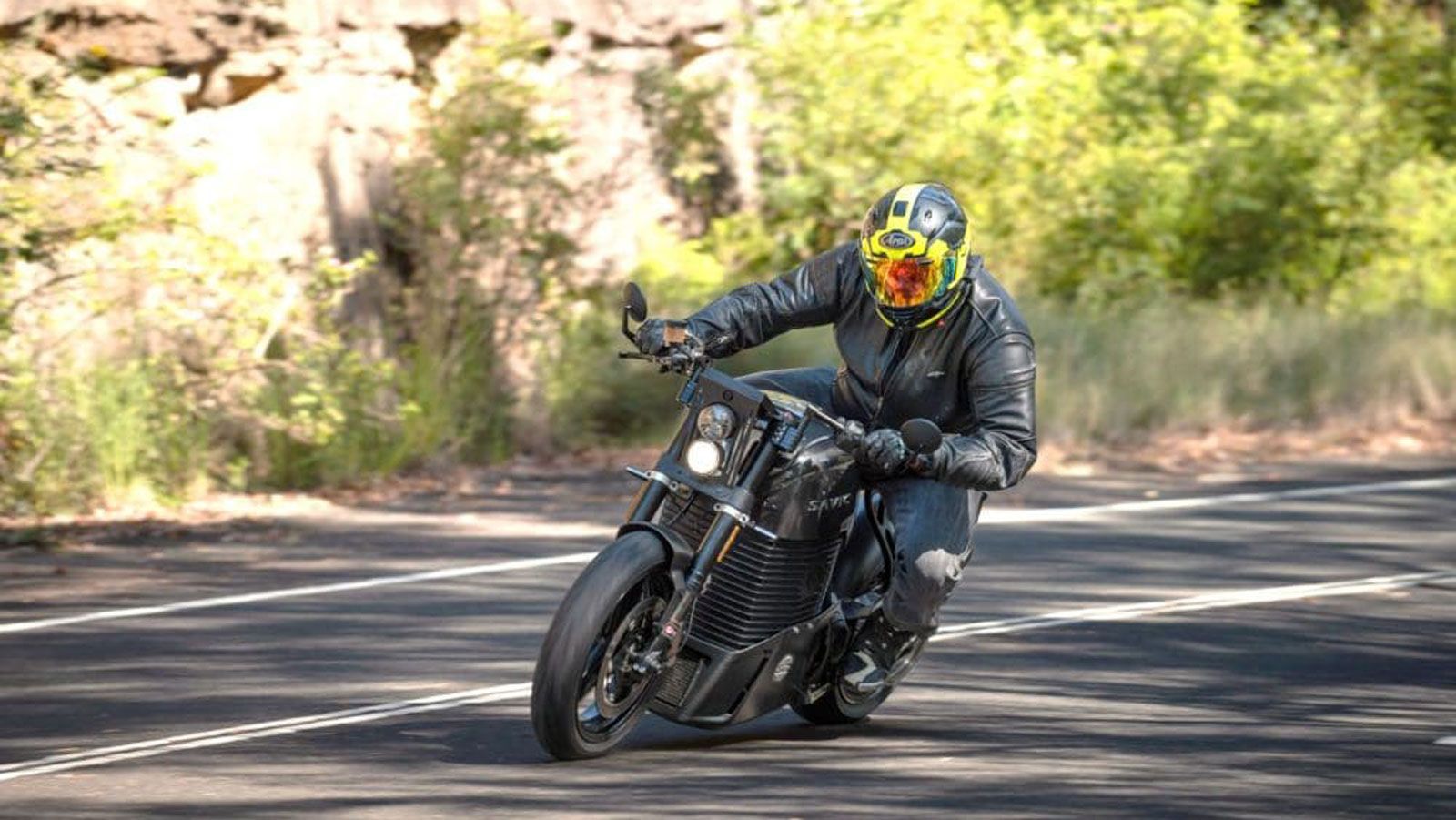 Παράλληλα, η Savic μπαίνει δυναμικά στο παιχνίδι της παγκόσμιας παραγωγής, νοικιάζοντας εγκατάσταση 1.200 τ.μ. στην επαρχία Zhejiang της Κίνας (κοντά 