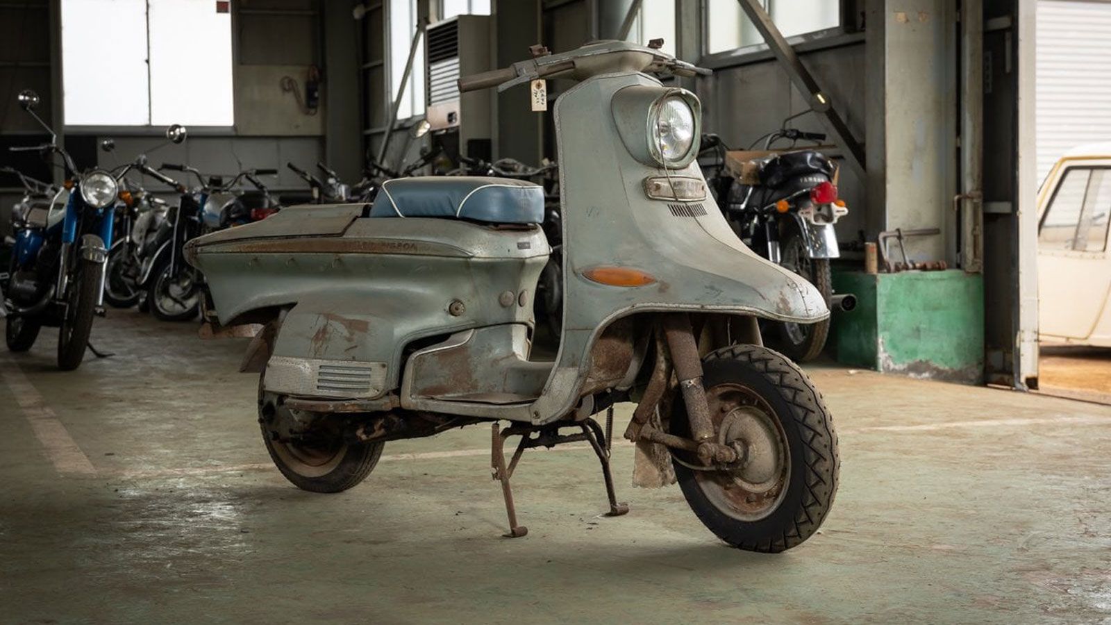 Το Silver Pigeon έγινε άμεσα επιτυχημένο και αποτέλεσε βασικό μέσο προσωπικής μετακίνησης. Η Mitsubishi παρουσίασε εκδόσεις με δίχρονους και τετράχρον