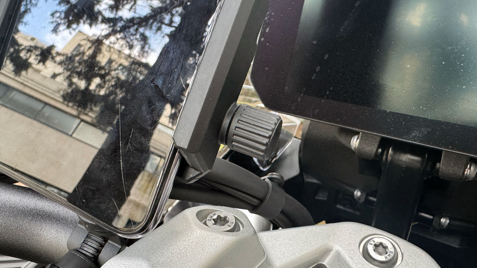 Test βάση ασύρματης φόρτισης SP Connect: Η φόρτιση δεν ήταν ποτέ πιο εύκολη