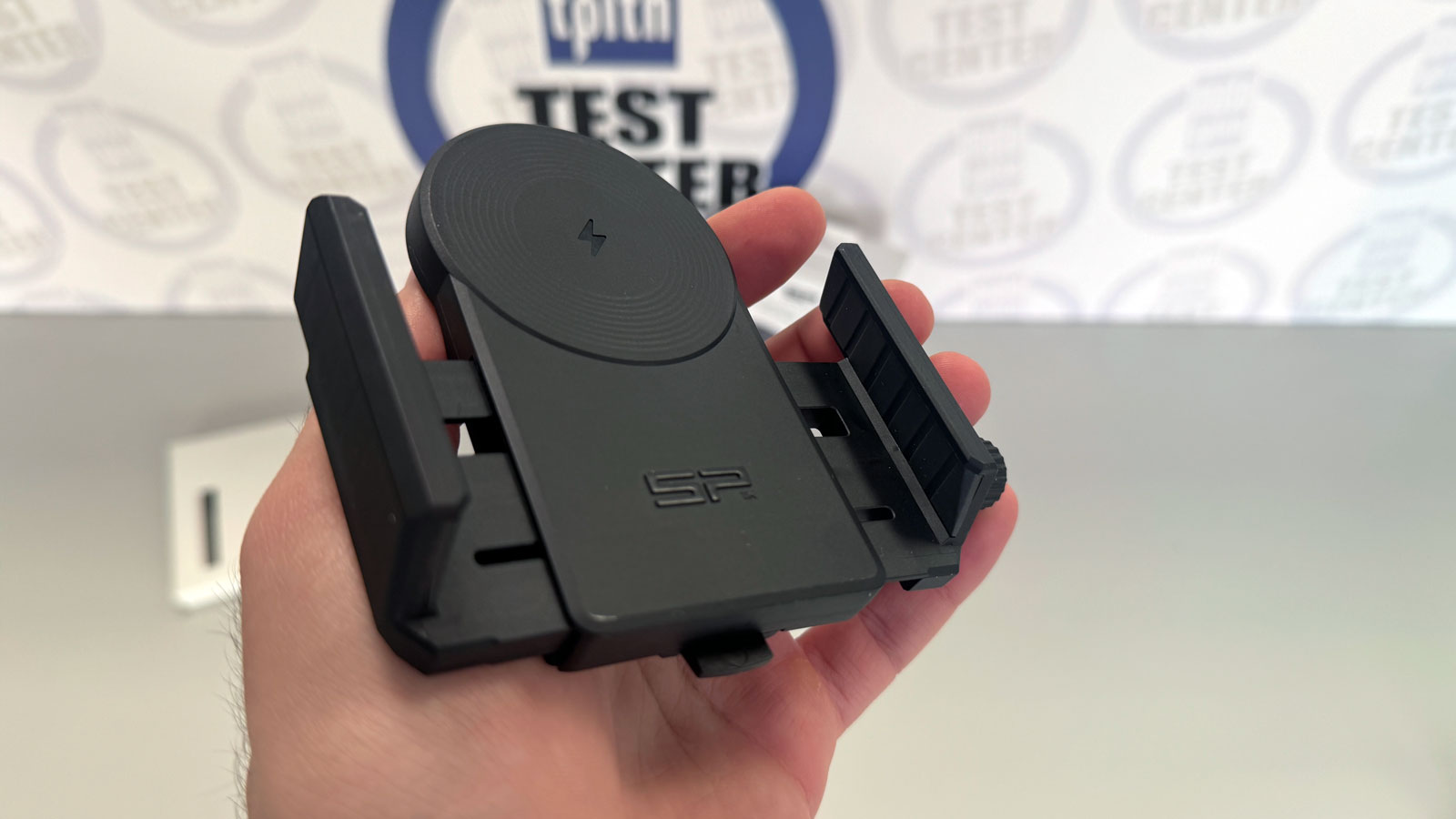 Test βάση ασύρματης φόρτισης SP Connect: Η φόρτιση δεν ήταν ποτέ πιο εύκολη