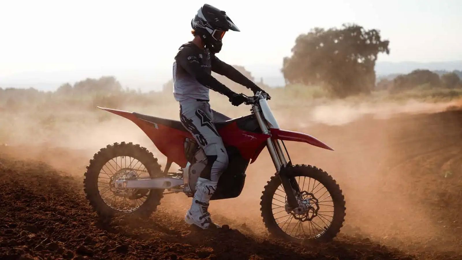 Stark Varg MX 1.2: Με 20% περισσότερη αυτονομία, έως 6 ώρες χρήσης και πιο ελαφρύ πλαίσιο