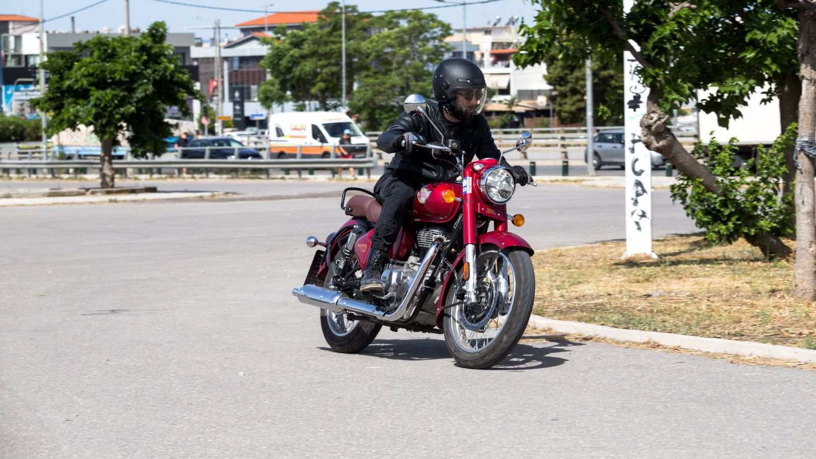 'Ολοι θα περάσουν όμορφα στη σέλα της, εκμεταλλευόμενοι τα χαρίσματα μιας μοτοσυκλέτας που καταφέρνει να σε ταξιδέψει πίσω σε έναν κόσμο όπου ο μοτοσυ