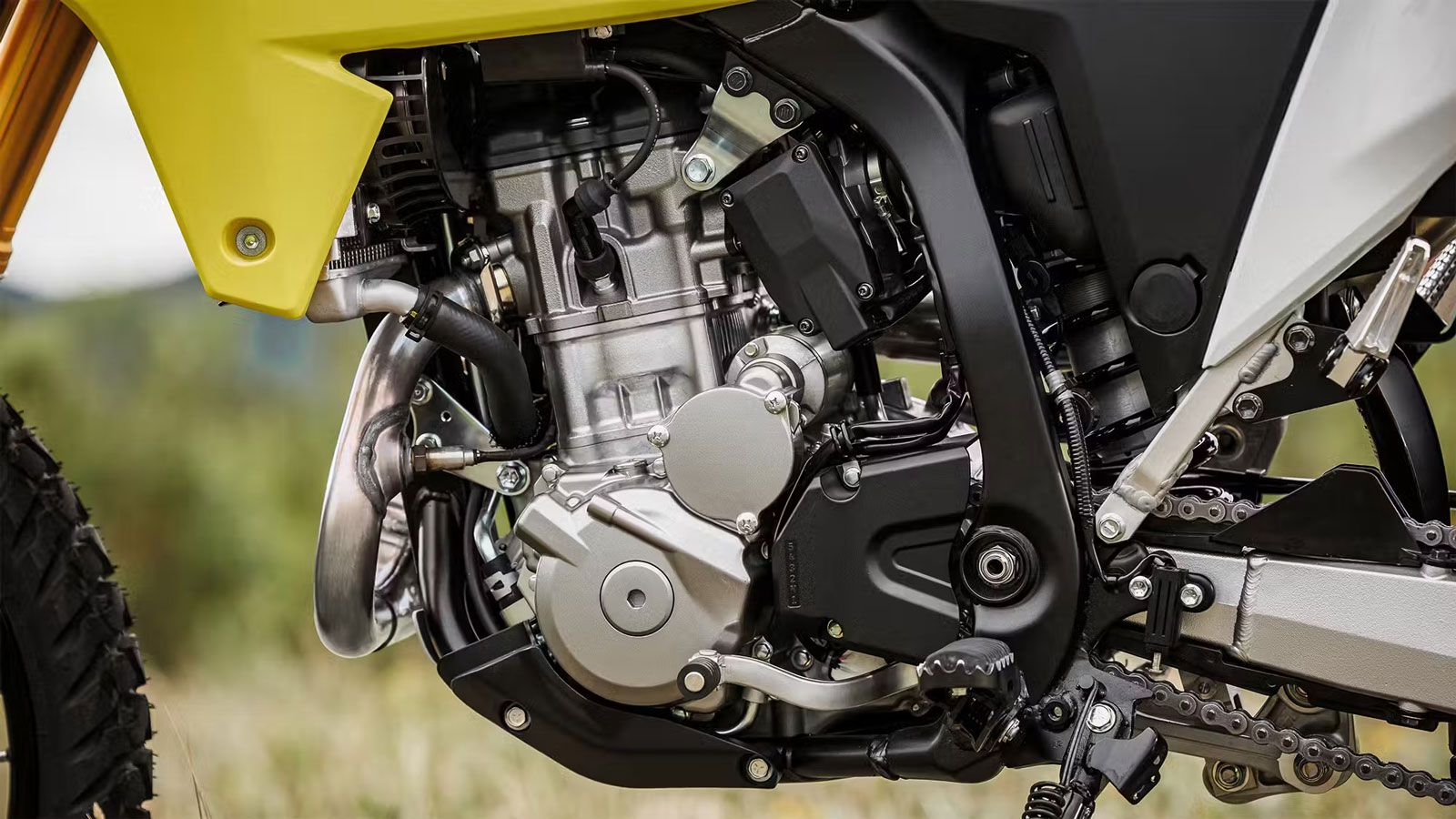 Ο κινητήρας διαθέτει πλέον ηλεκτρονικό ψεκασμό, ride-by-wire, διπλούς καταλύτες, διπλή ανάφλεξη με δύο μπουζί, σύστημα OBD και βαλβίδες τιτανίου στην 