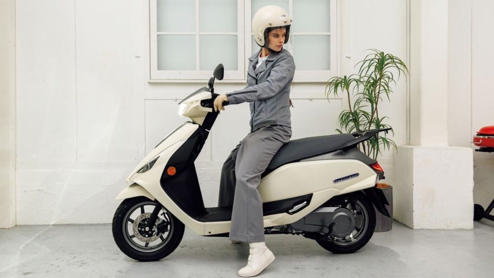 Suzuki e-Address: Ηλεκτρικό με χώρο αποθήκευσης και φόρτιση μέσω Power Bank