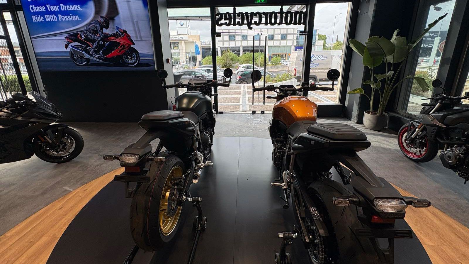  Suzuki GSX-8T & GSX-8TT 