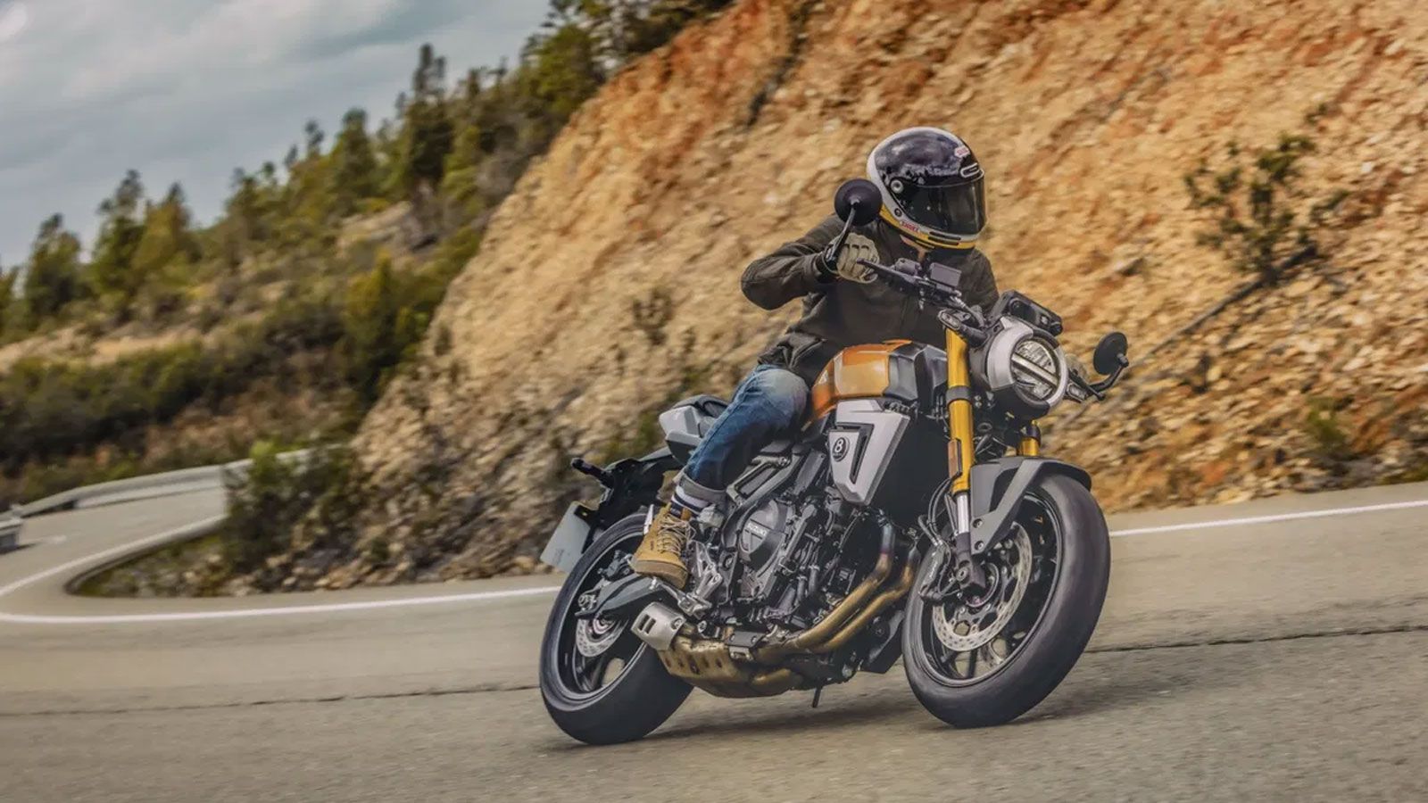 Η διαφοροποίηση του GSX-8TT βρίσκεται στο σχεδιασμό και φέρνει σε νέο-retro αισθητική. Το mini fairing στο μπροστινό μέρος προσφέρει επιπλέον αεροδυνα