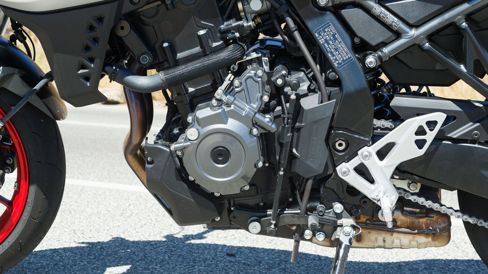 Παρά την συμμόρφωση με τα Euro5+ πρότυπα, εξακολουθεί να αποδίδει 83 άλογα στις 8.500σαλ και 78Nm ροπής στις 6.800σαλ, με την έμφαση να δίνεται ξεκάθα