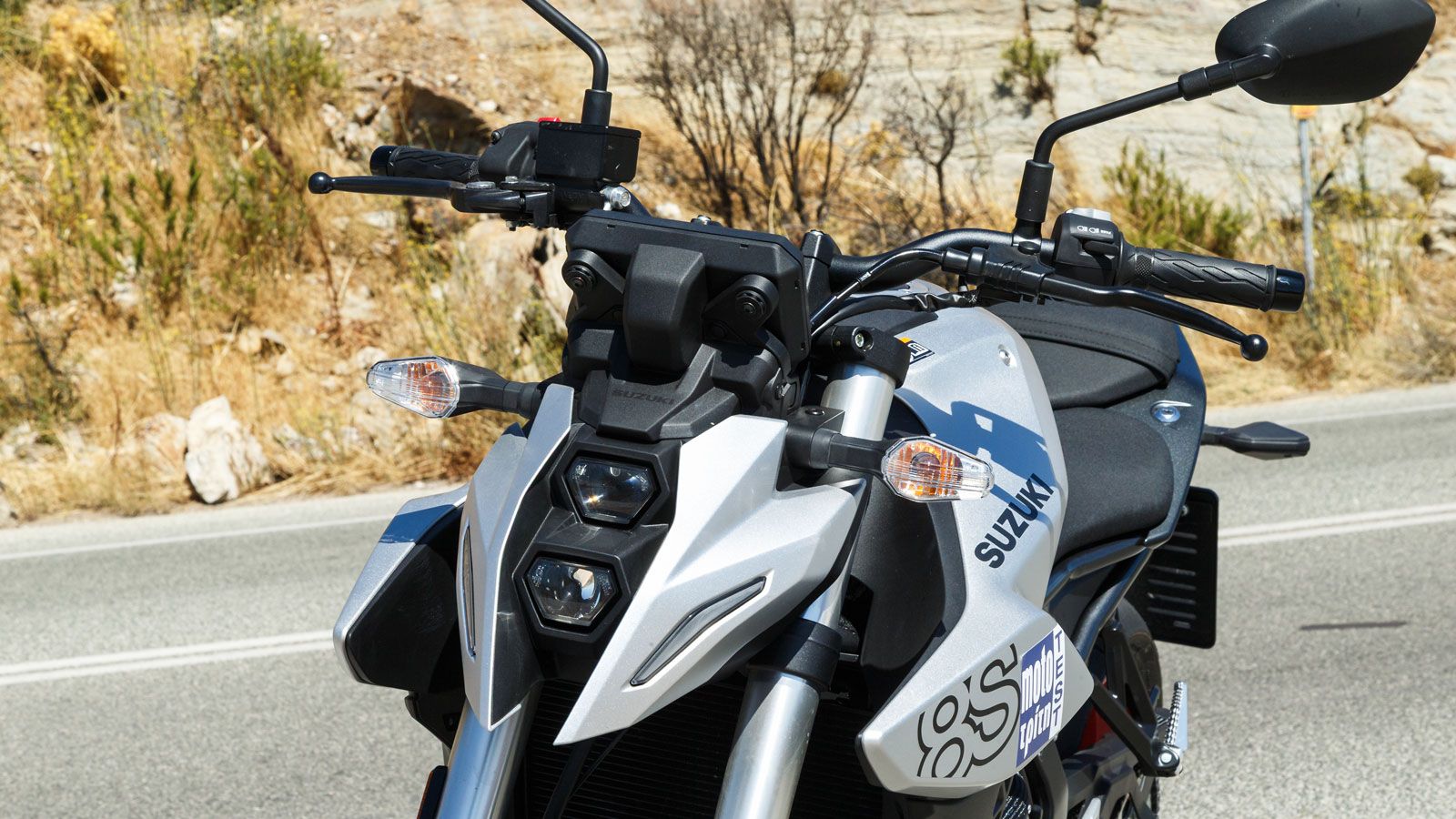 Το Suzuki GSX-8S είναι μία «ήρεμη δύναμη» στην μεσαία κατηγορία των Naked, με εμφάνιση που δεν περνάει απαρατήρητη και την υψηλή ποιότητα κατασκευής π
