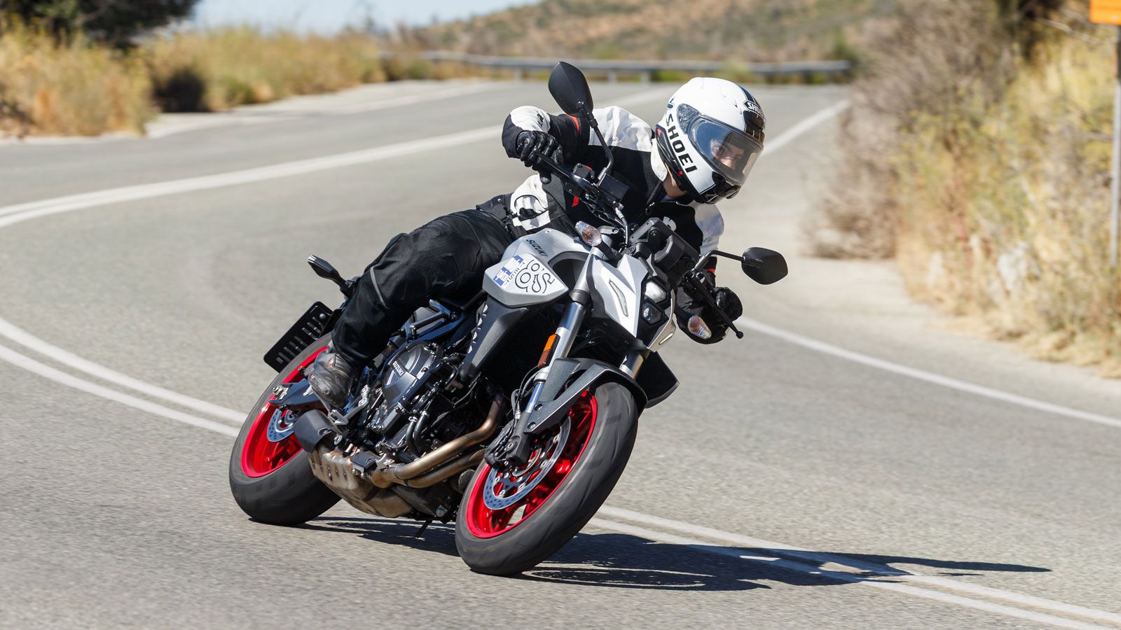 Με έναν εξαιρετικό δικύλινδρο κινητήρα που φέρνει την ροπή σε πρώτο πλάνο, μπορεί άνετα να γίνει το καθημερινό σου όχημα, κάνοντας τις μετακινήσεις σο