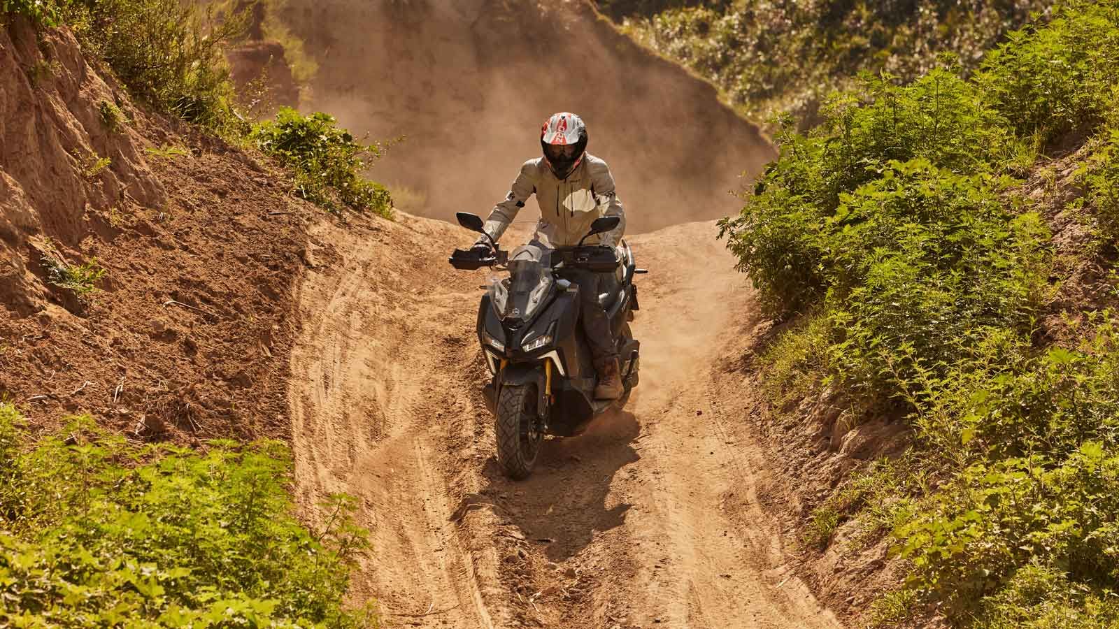 Το SYM Arctic Route 2025 αποκτά έτσι και μια πολιτισμική διάσταση, φέρνοντας σε επαφή τις εικόνες της εσχατιάς με την παρουσία του ελληνισμού στον κόσ