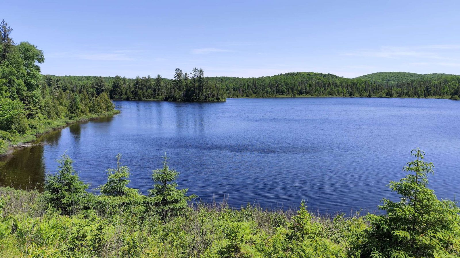 Ο Μητσάκης σημειώνει την ευχάριστη έκπληξή του, βλέποντας ότι οι άλλοι οδηγοί τον σέβονταν, και κάθε συνάντηση με άλλον μοτοσικλετιστή συνοδευόταν από