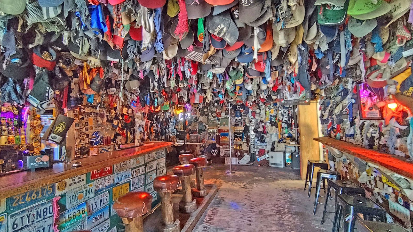 Από τις αχανείς ευθείες του βορρά, μέχρι τις χωμάτινες στροφές στις κορυφές του κόσμου, το scooter της SYM αντεπεξέρχεται με άνεση, μεταφέροντας τον Έ