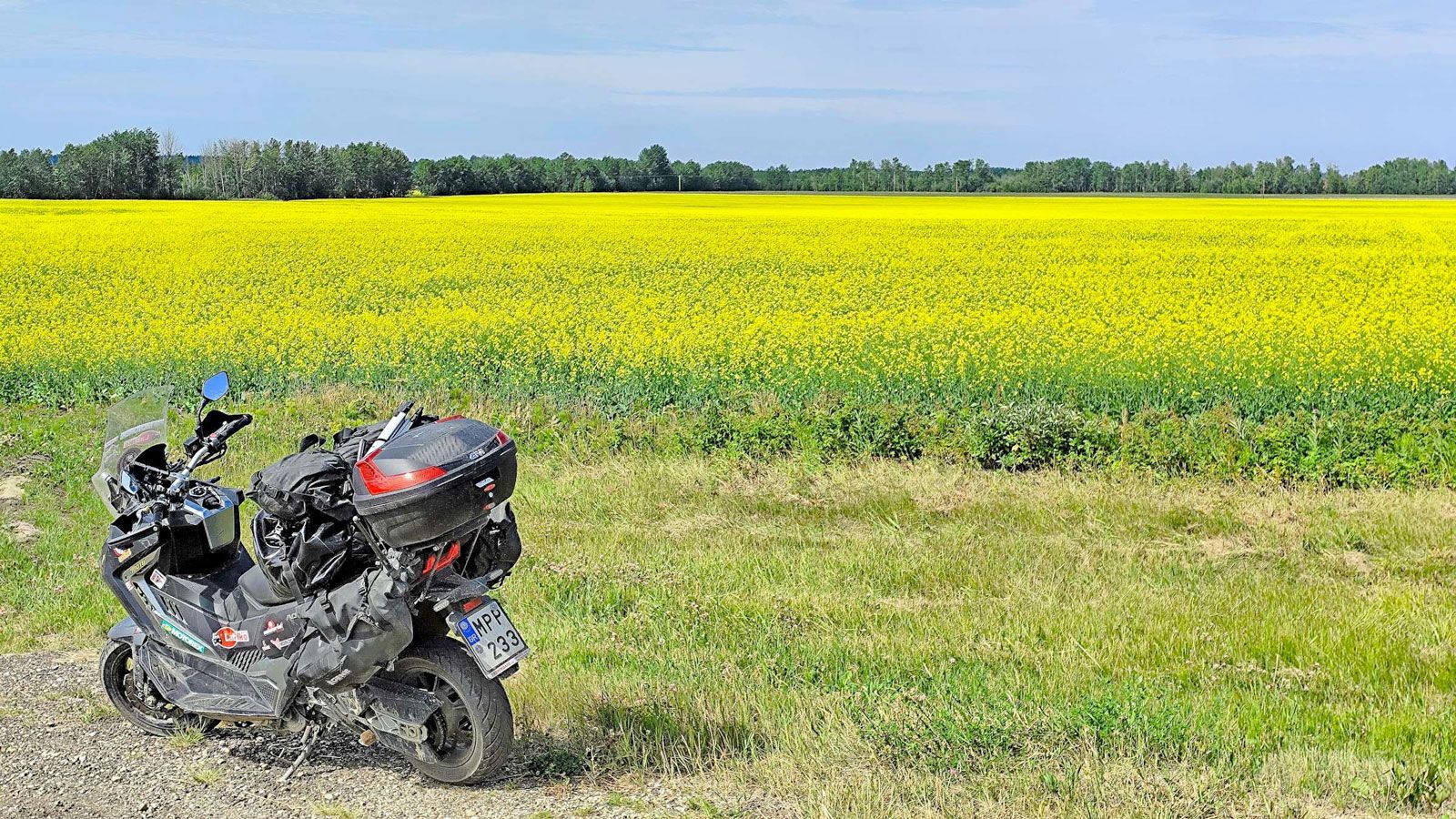 Ο Κωνσταντίνος Μητσάκης και το SYM ADXTG 400 συνεχίζουν να αποδεικνύουν την αξιοπιστία και την αντοχή τους, διασχίζοντας τον Καναδά από τα βουνά μέχρι