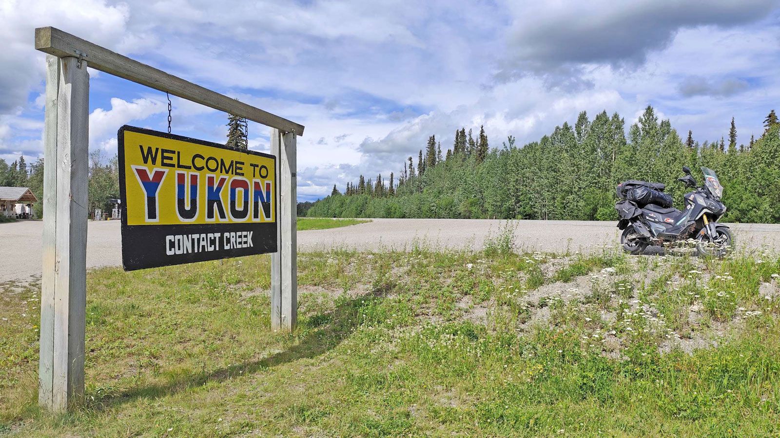 Η επόμενη σημαντική στάση έγινε στη Whitehorse, την πρωτεύουσα του Yukon. Δίπλα στον φουσκωμένο ποταμό Yukon, δεσπόζει αγκυροβολημένο το παροπλισμένο 