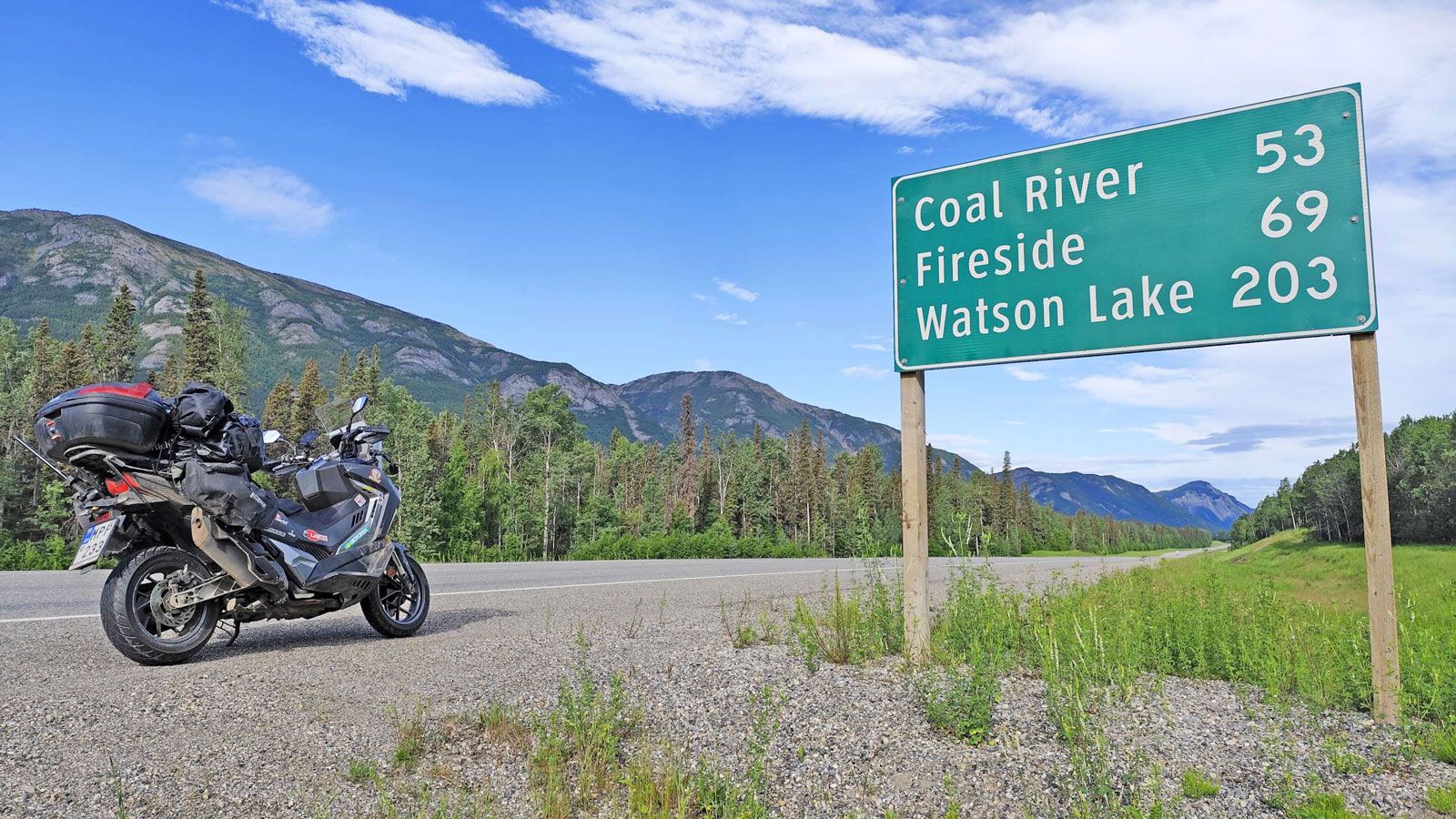 Η πορεία του SYM ADXTG 400 πέρασε διαδοχικά από τα Fort St. John, Fort Nelson, Watson Lake και Whitehorse, ξεδιπλώνοντας μια απίστευτη εναλλαγή εικόνω