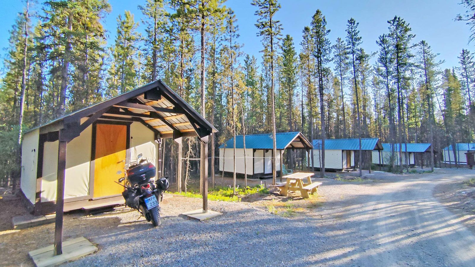 Πρόκειται για μια ιστορική διαδρομή που διασχίζει Καναδά και Ηνωμένες Πολιτείες, ξεκινώντας από το Dawson Creek της Βρετανικής Κολομβίας και καταλήγον