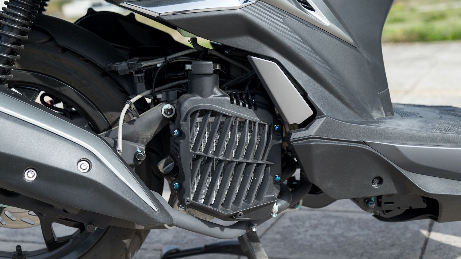 Κέρδισε σε ίππους, ροπή και επιδόσεις ο κινητήρας χάρη στην υγρόψυξη.