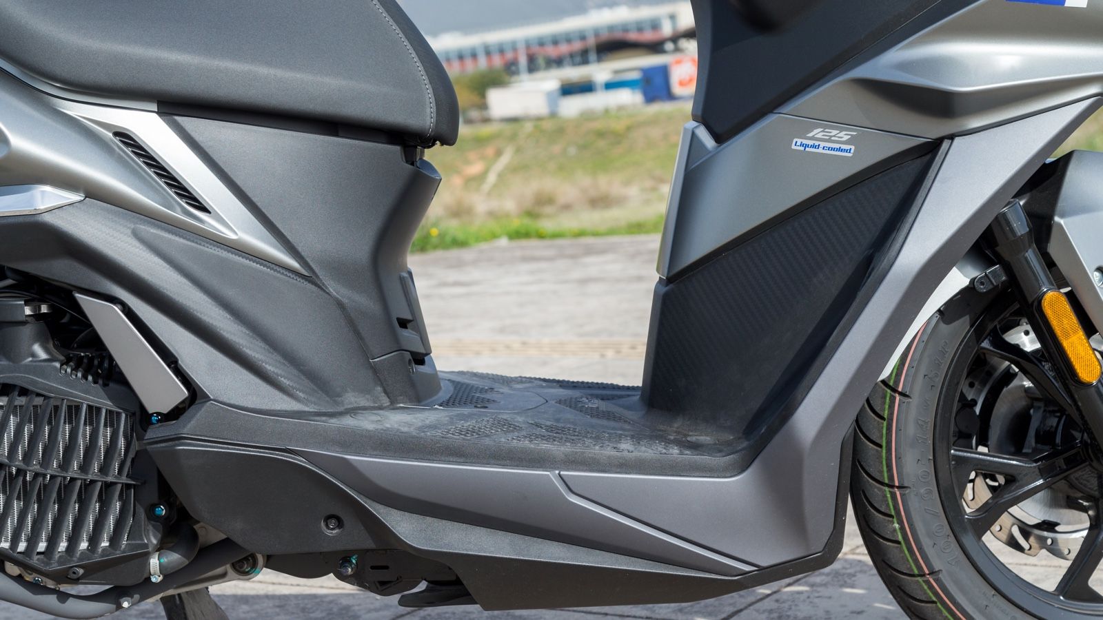 To ρεζερβουάρ μετακινήθηκε κάτω από το πάτωμα και έτσι το τελευταίο μεγάλωσε σε διαστάσεις, ενώ ψήλωσε και ελαφρώς.