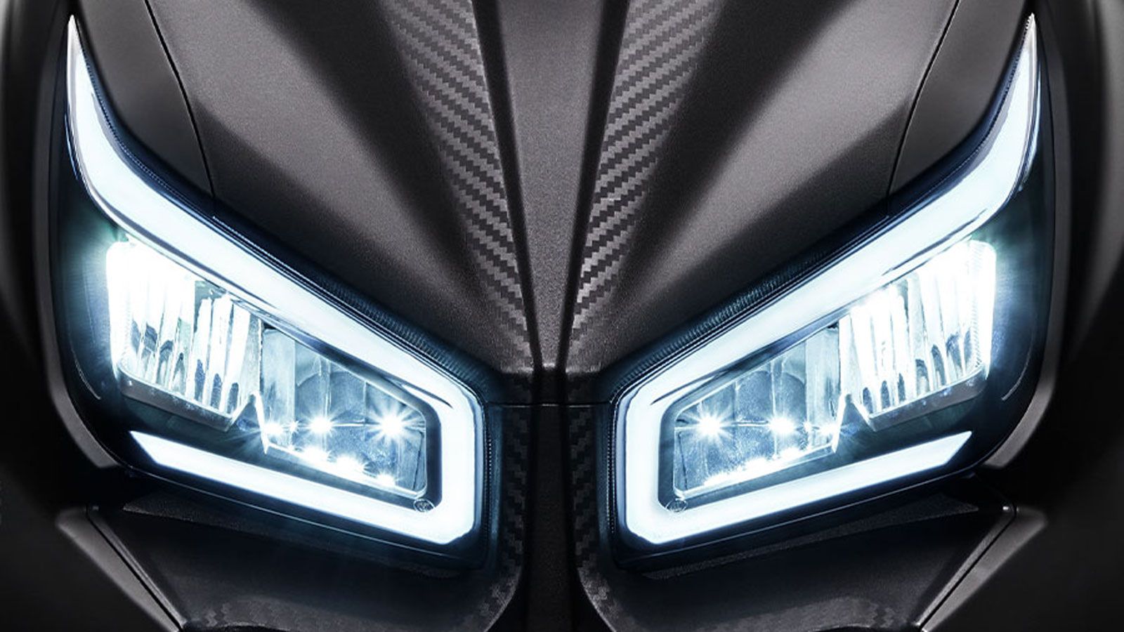 Η SYM παρουσίασε το ολοκαίνουργιο JOYMAX Z και Ζ3i. Στο μηχανικό κομμάτι, το JOYMAX Z εξοπλίζεται με σύγχρονο υγρόψυκτο κινητήρα τετραβάλβιδο, συμβατό