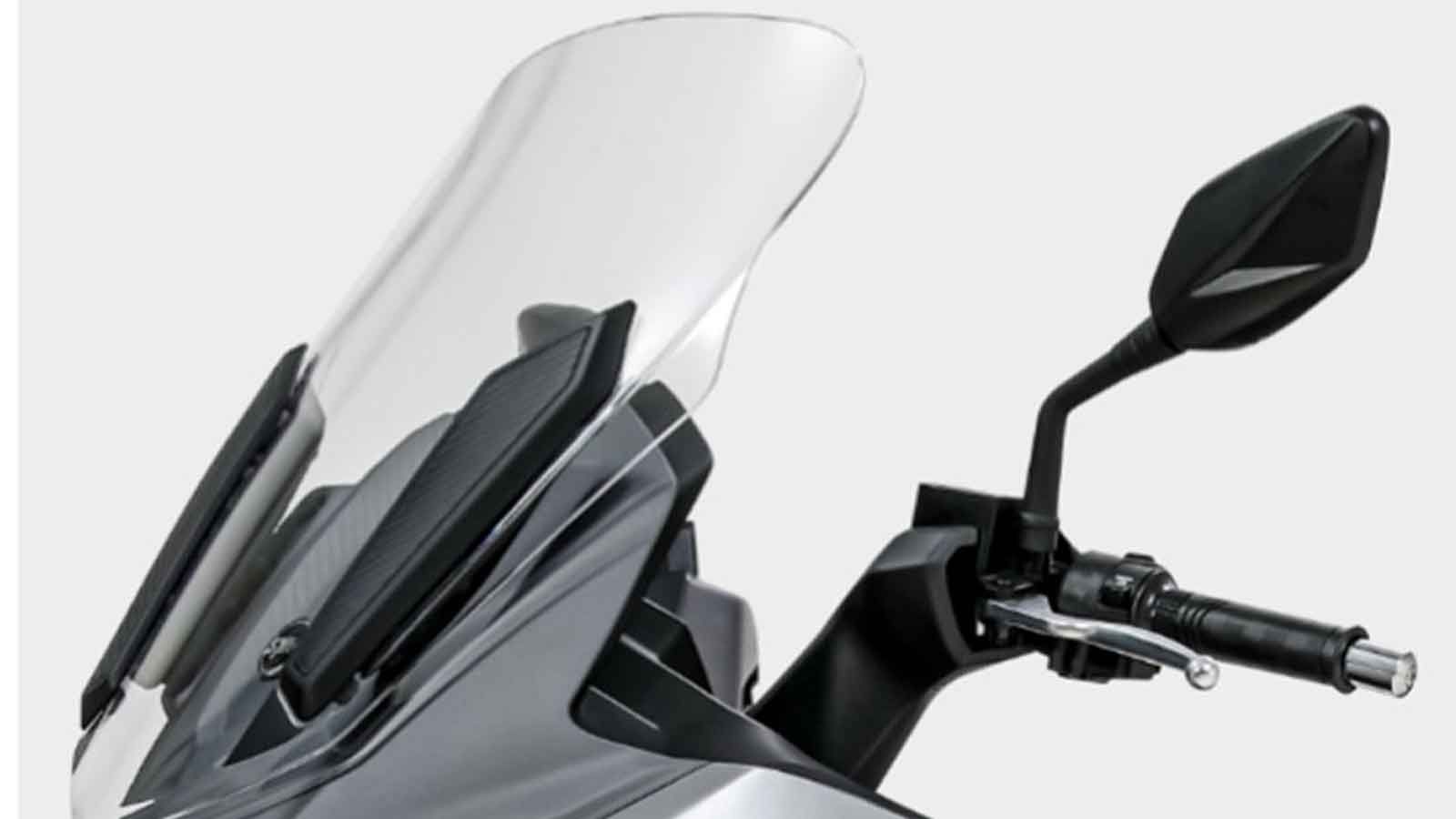 Ρυθμιζόμενη ζελατίνα δύο θέσεων που ενισχύει την προστασία από τον αέρα, προσαρμοζόμενη στις ανάγκες του κάθε αναβάτη.