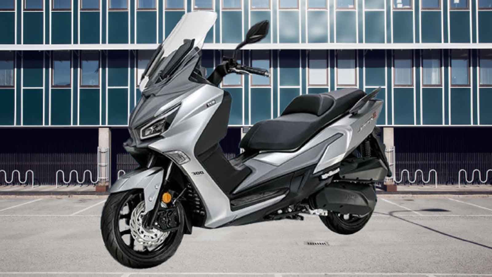 Το JOYMAX Z 300 εφοδιάζεται με έναν υγρόψυκτο, τετράχρονο κινητήρα 278 κυβικών εκατοστών με τέσσερις βαλβίδες, που αποδίδει 26 ίππους στις 8.000 σ.α.λ