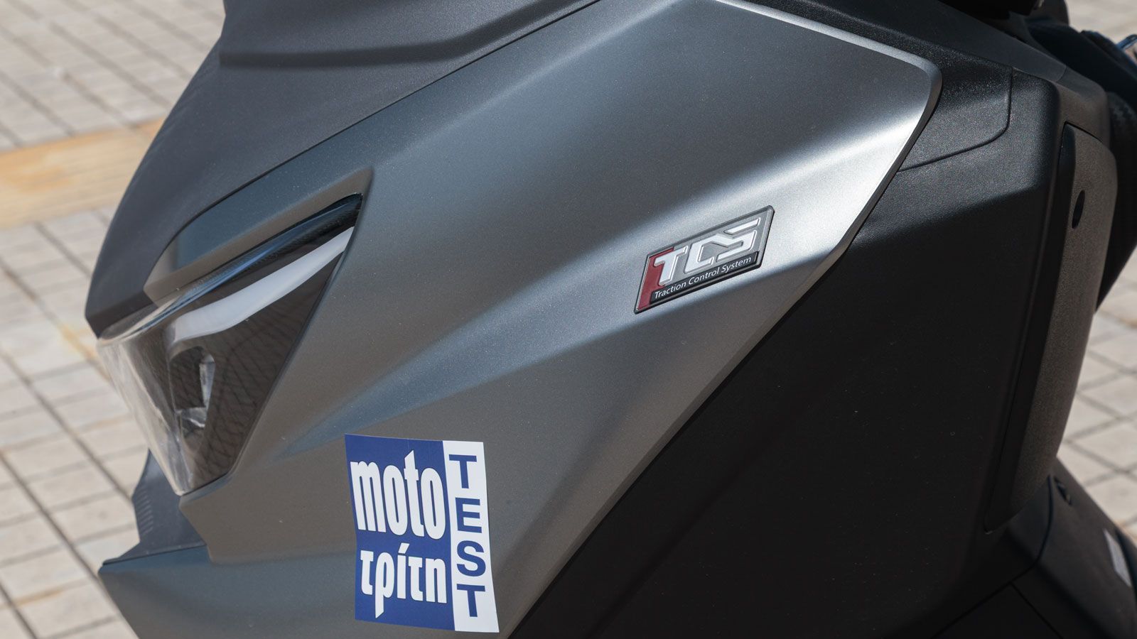 Από τα στιβαρά πλαστικά του μέρη, την καλή συναρμογή τους μέχρι το φινίρισμα στα χειριστήρια του τιμονιού.