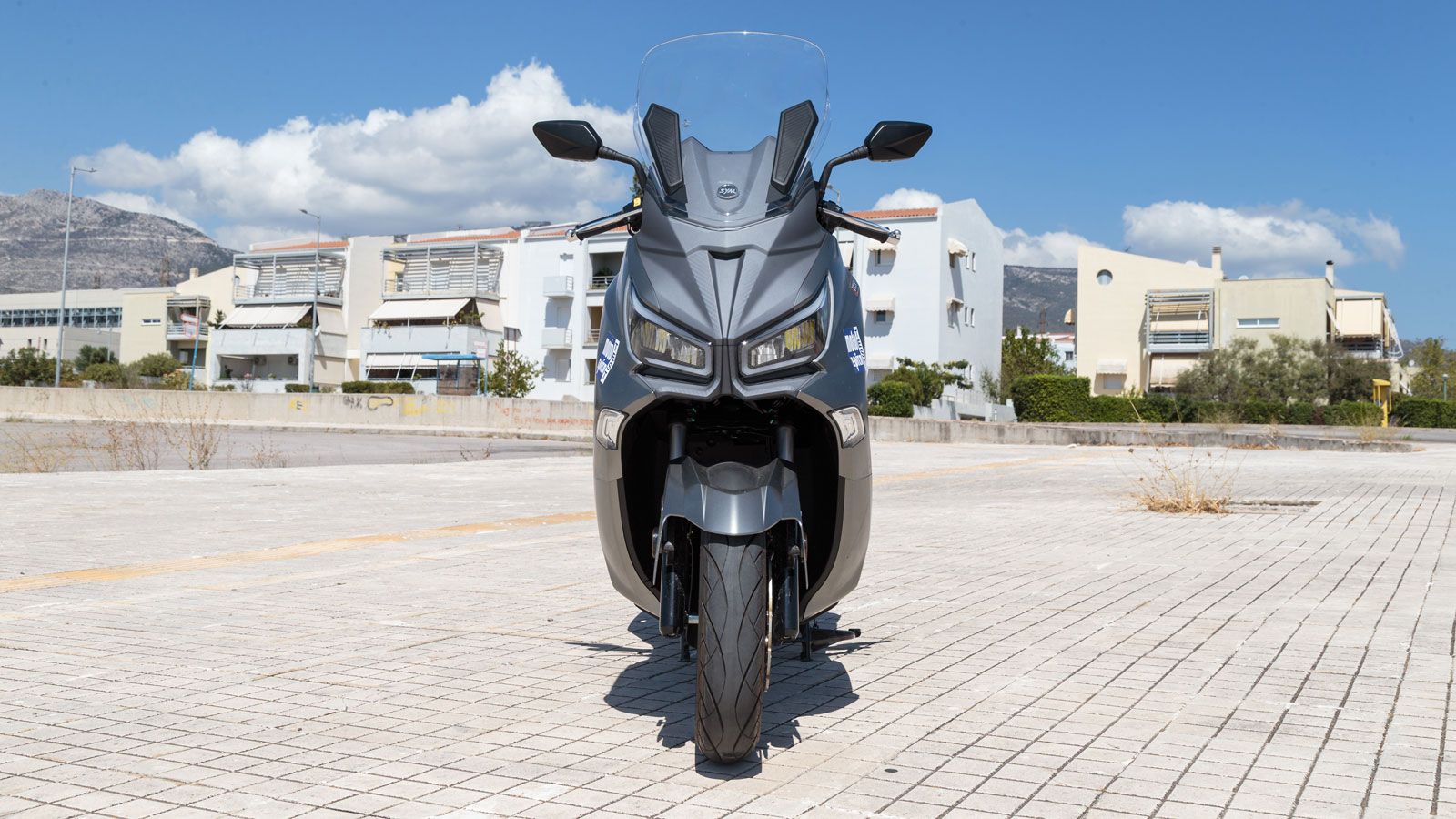 Το πλαίσιο του έχει σχεδιαστεί ώστε να προσφέρει ισορροπία ανάμεσα στη σταθερότητα και την ευελιξία και το αντιλαμβάνεσαι είτε κινείσαι με χαμηλές ταχ