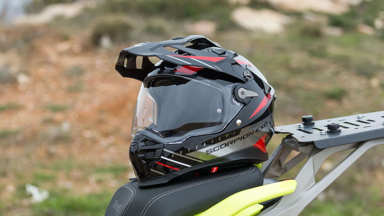 Test Scorpion-Exo ADF 9000: Ελαφρύ και Full αεροδυναμικό ADV κράνος