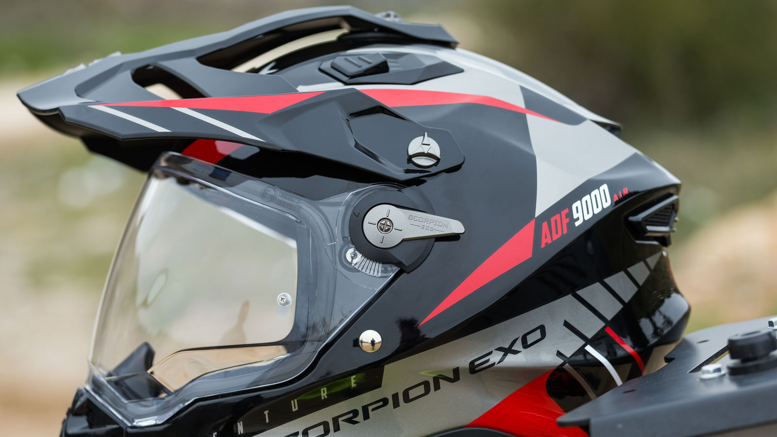 Test Scorpion-Exo ADF 9000: Ελαφρύ και Full αεροδυναμικό ADV κράνος