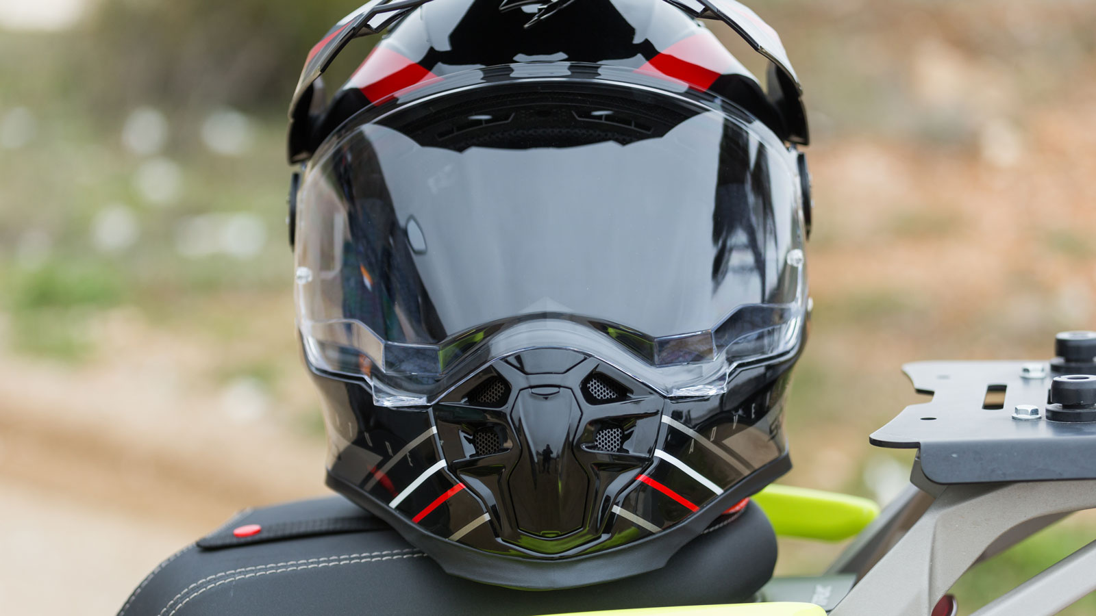 Test Scorpion-Exo ADF 9000: Ελαφρύ και Full αεροδυναμικό ADV κράνος