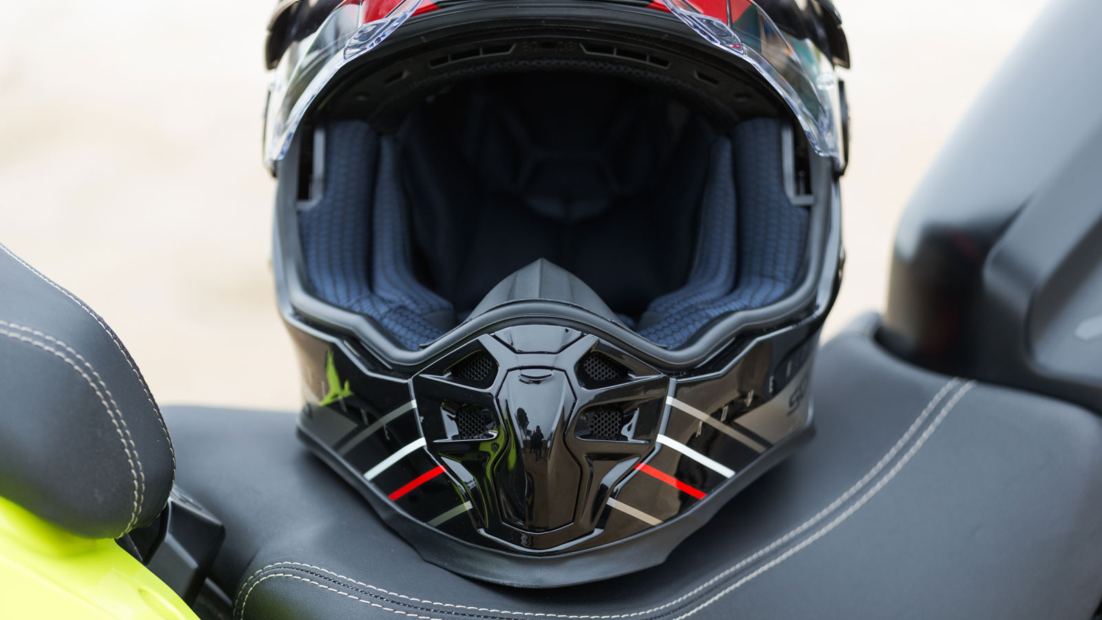 Test Scorpion-Exo ADF 9000: Ελαφρύ και Full αεροδυναμικό ADV κράνος