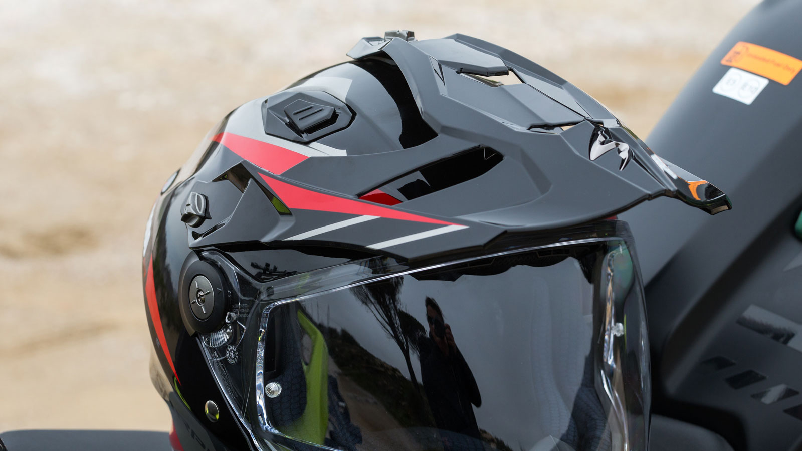 Test Scorpion-Exo ADF 9000: Ελαφρύ και Full αεροδυναμικό ADV κράνος