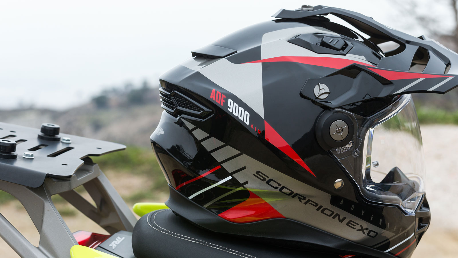 Test Scorpion-Exo ADF 9000: Ελαφρύ και Full αεροδυναμικό ADV κράνος