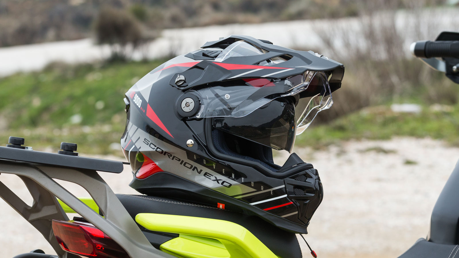 Test Scorpion-Exo ADF 9000: Ελαφρύ και Full αεροδυναμικό ADV κράνος
