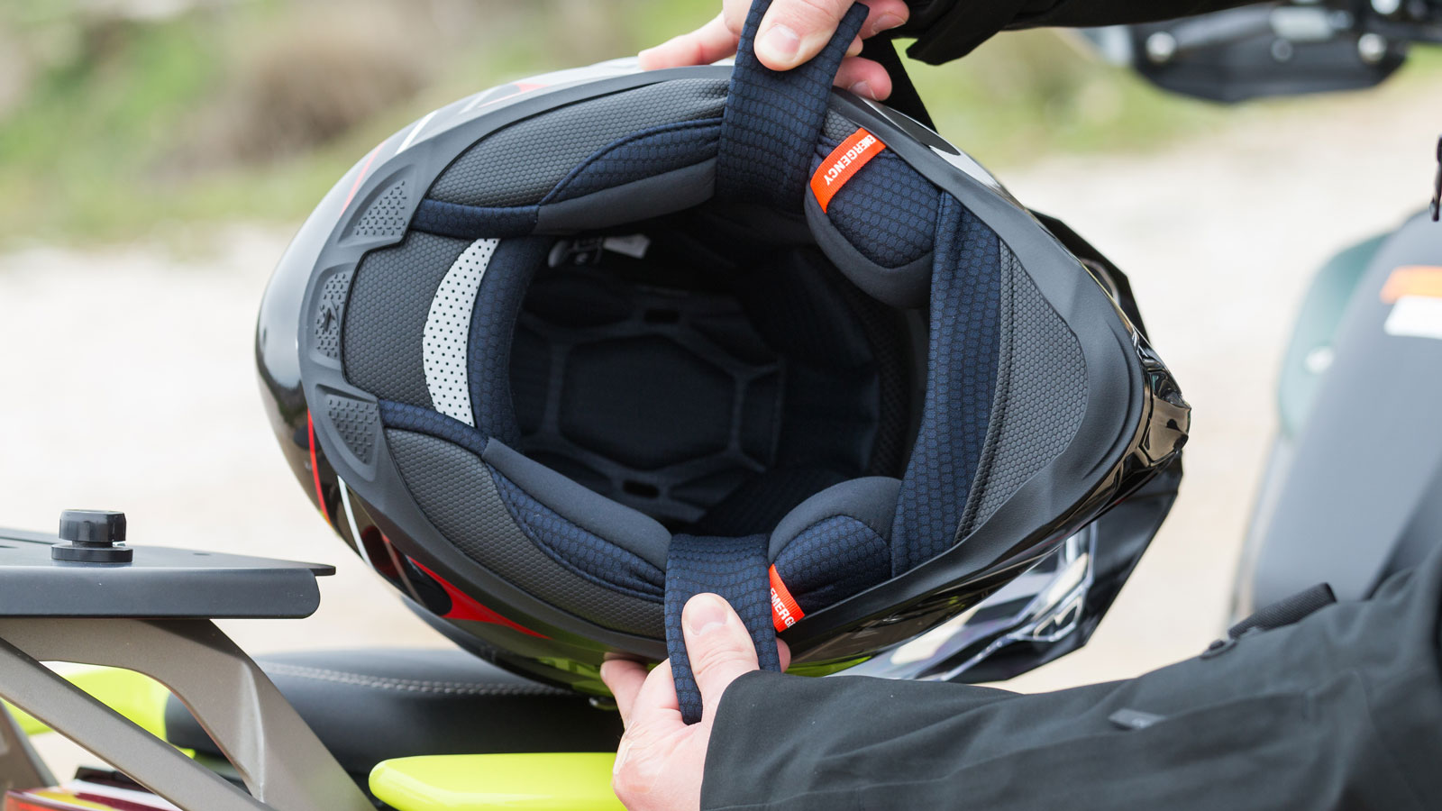 Test Scorpion-Exo ADF 9000: Ελαφρύ και Full αεροδυναμικό ADV κράνος