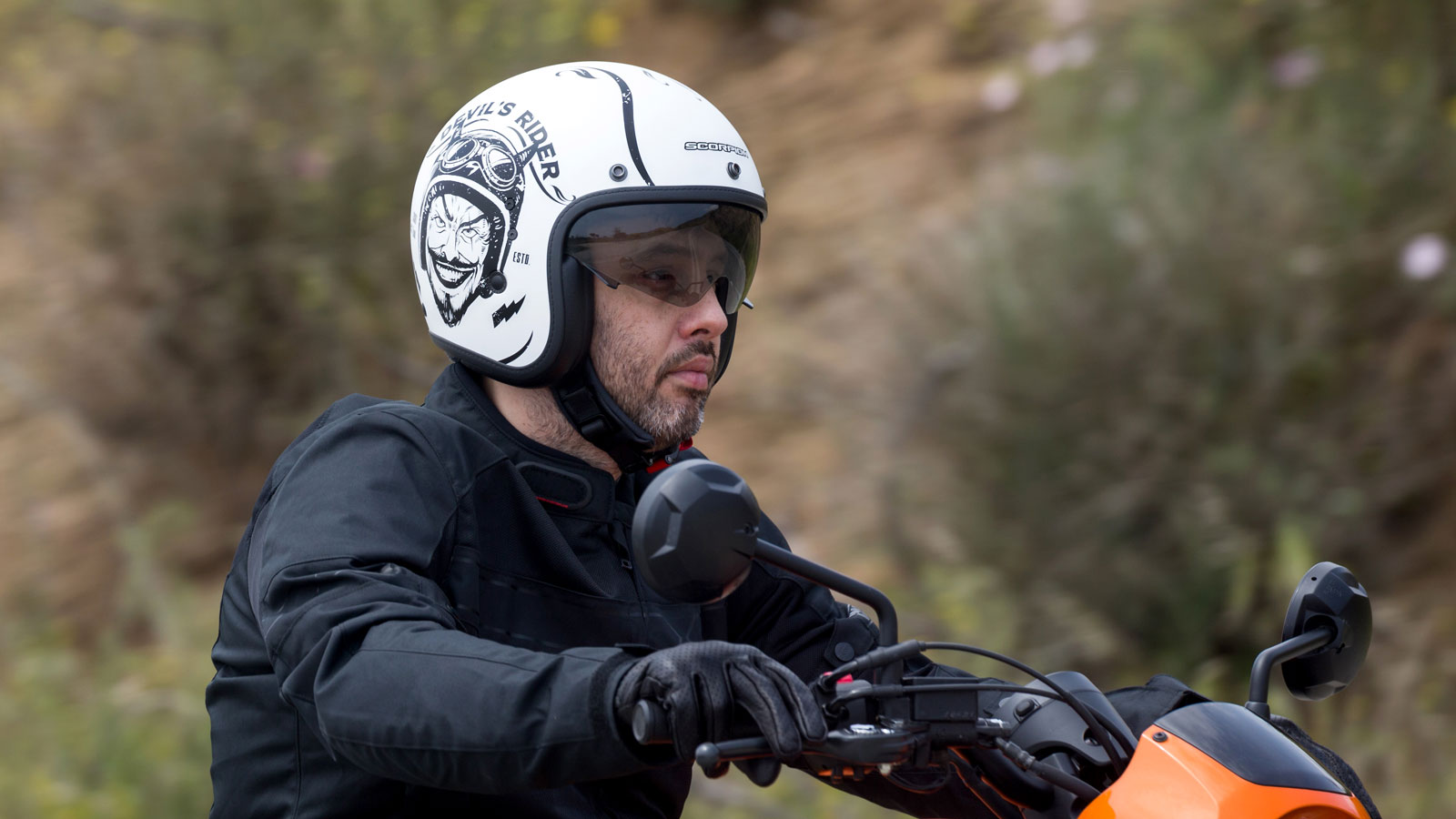 Το Scorpion-Exo Belfast Evo Romeo έχει ένα πολύ ελαφρύ TCT τεχνολογίας κέλυφος, που έχει εξαιρετικές ιδιότητες απορρόφησης κρούσεων. 