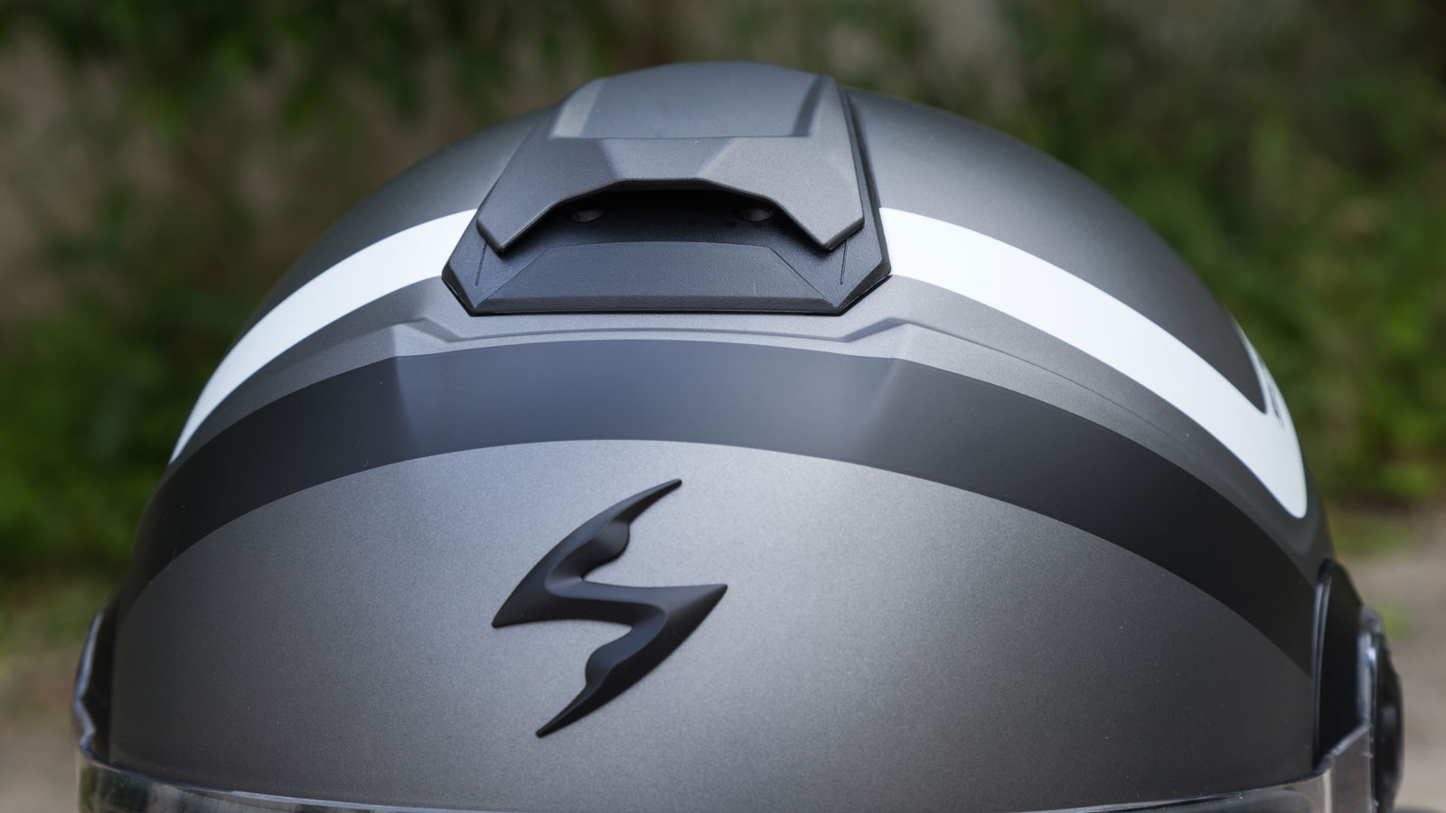 Το Scorpion-Exo City II RIva έχει έναν μεγάλο κεντρικό αεραγωγό, ο οποίος κατευθύνει μεγάλο όγκο αέρα στο εσωτερικό. 