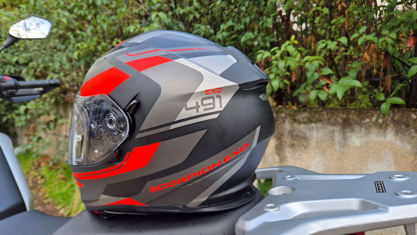 Στο κέλυφος του Scorpion-Exo 491 Abilis, σχηματίζεται στο πίσω μέρος μία μικρή αεροτομή. 