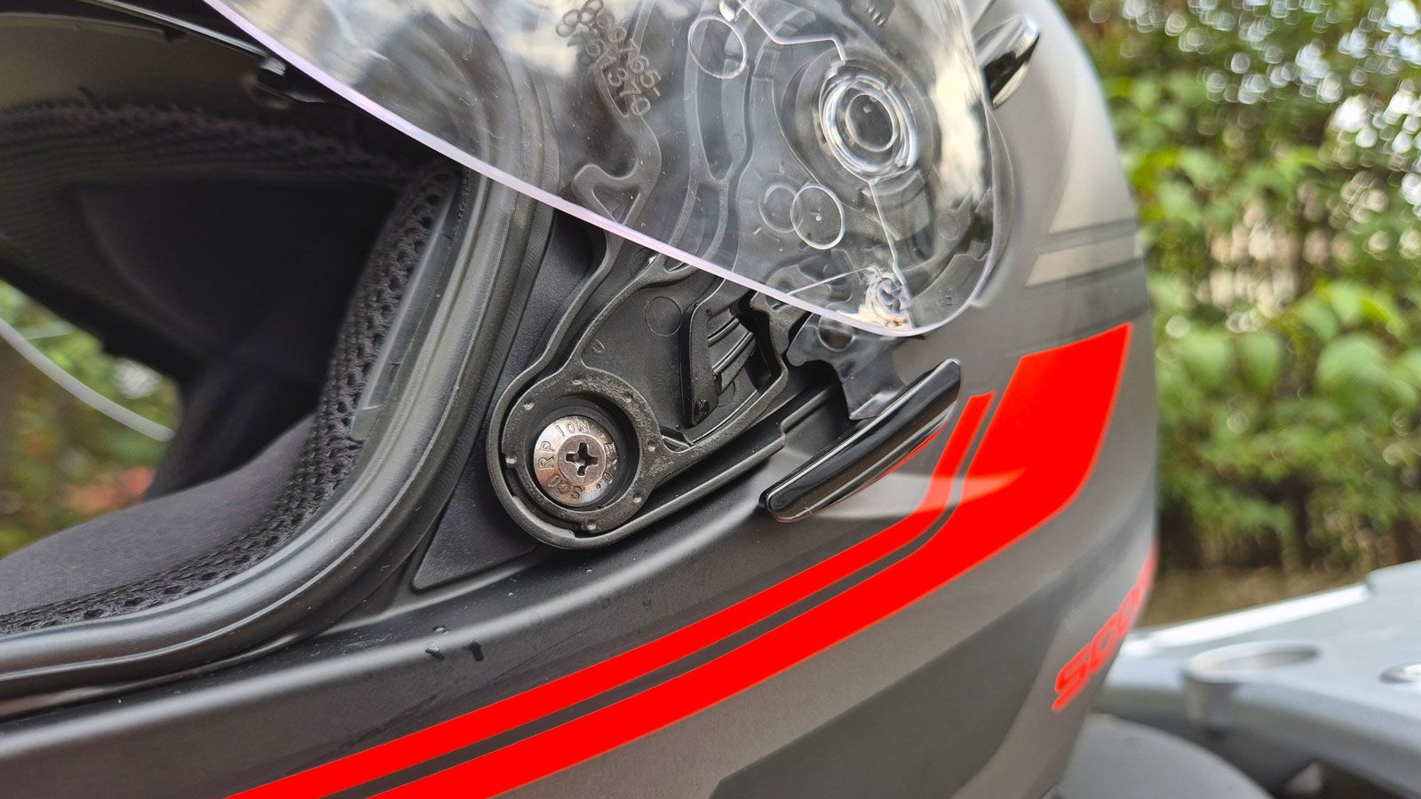 Το Scorpion-Exo 491 Abilis, έχει ένα σύστημα Quick Release για την αφαίρεση της ζελατίνας. 