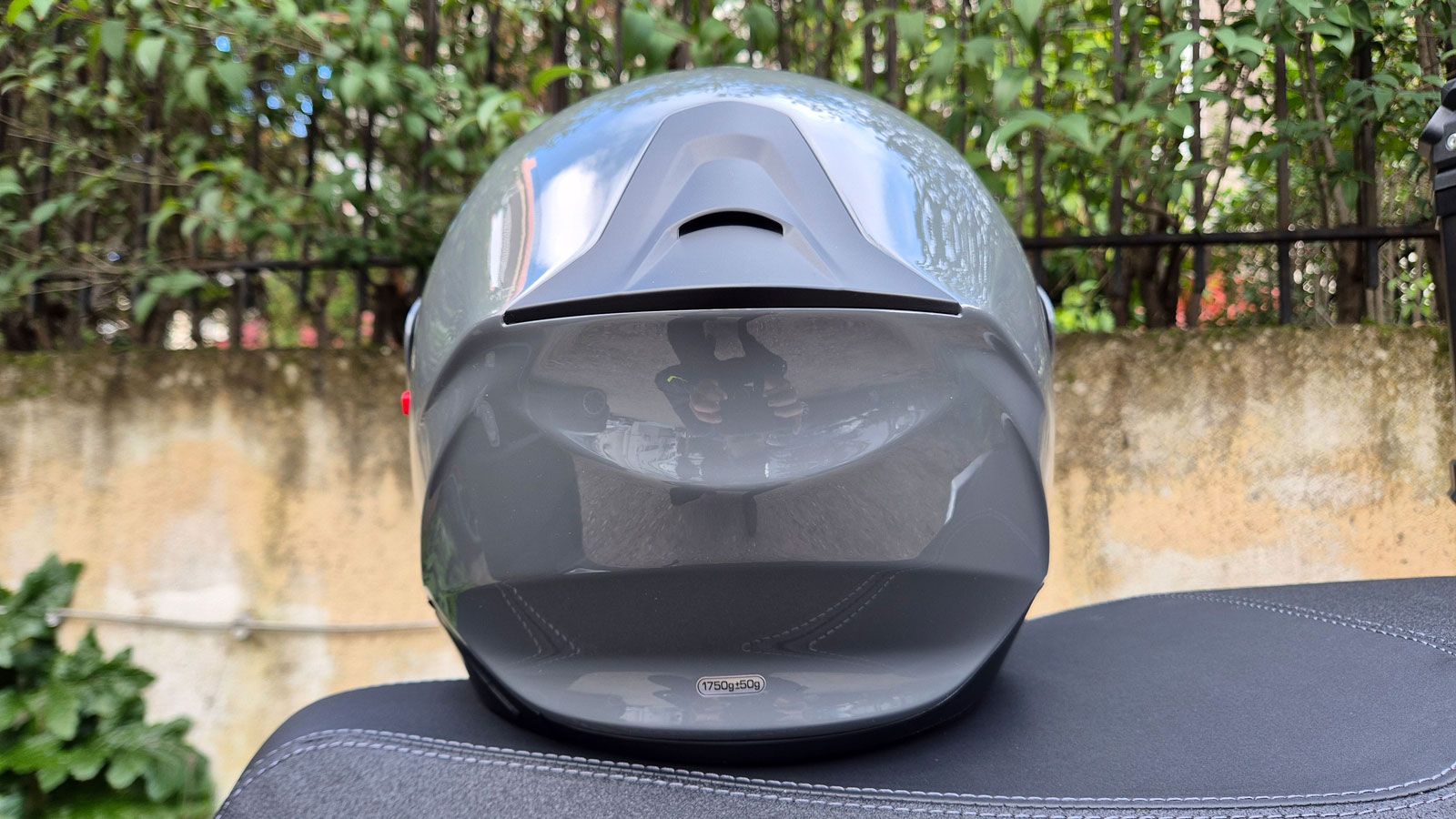 Οι γραμμές του Scorpion Exo 930 Evo είναι κομψές χωρίς έντονες γωνίες και υπερβολές. 